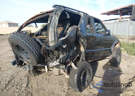 2000 Chevrolet Blazer Ls z USA, uszkodzony, nr VIN 1GNCT18W9YK187037